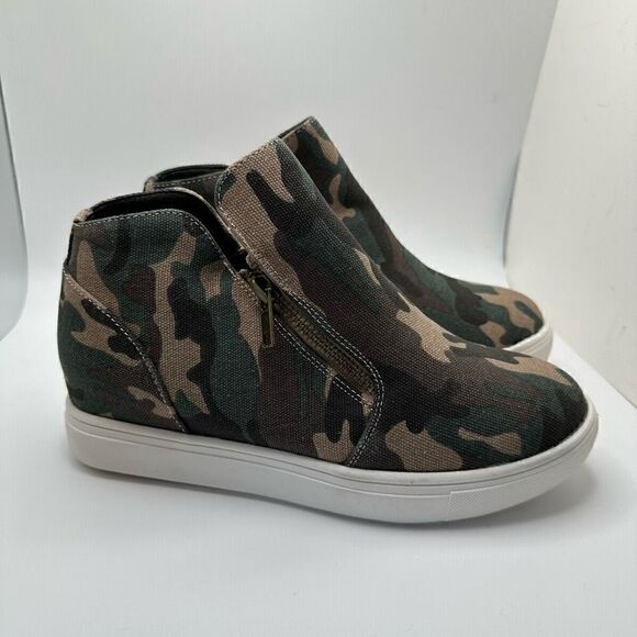 CUSHIONAIRE Women's Hart Hidden Wedge Sneaker 6.5 WIDE CAMO - Picture 1 of 7